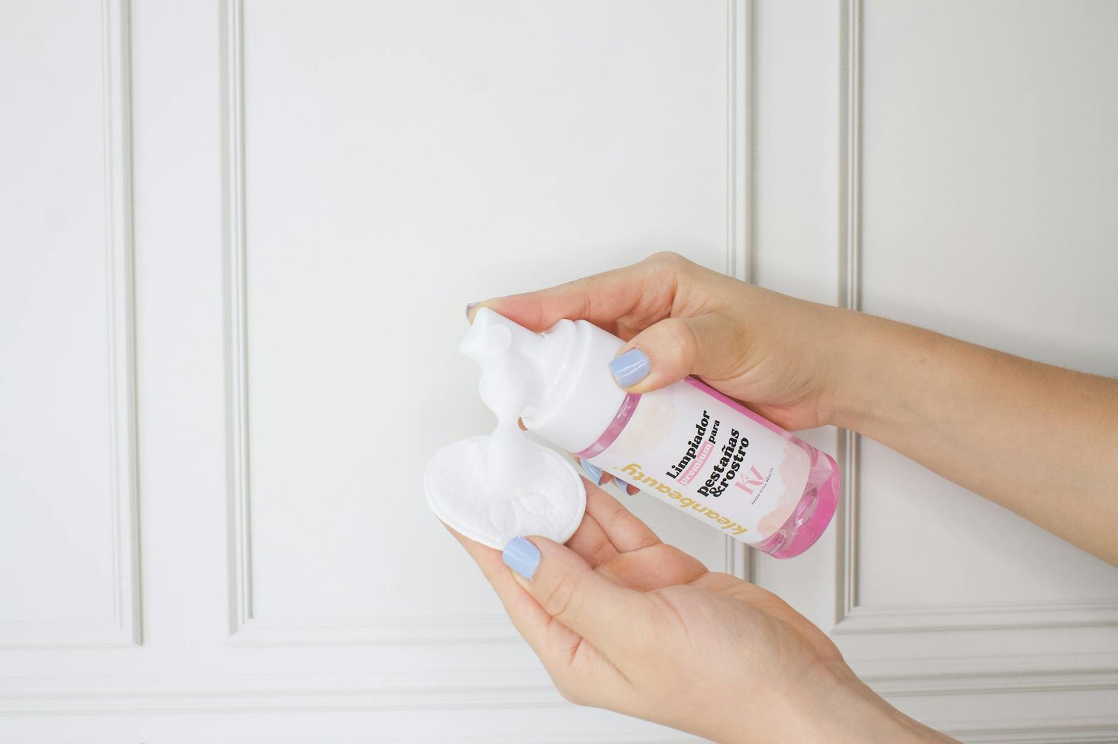 Démaquillage doux à l'huile végétale et au coton réutilisable