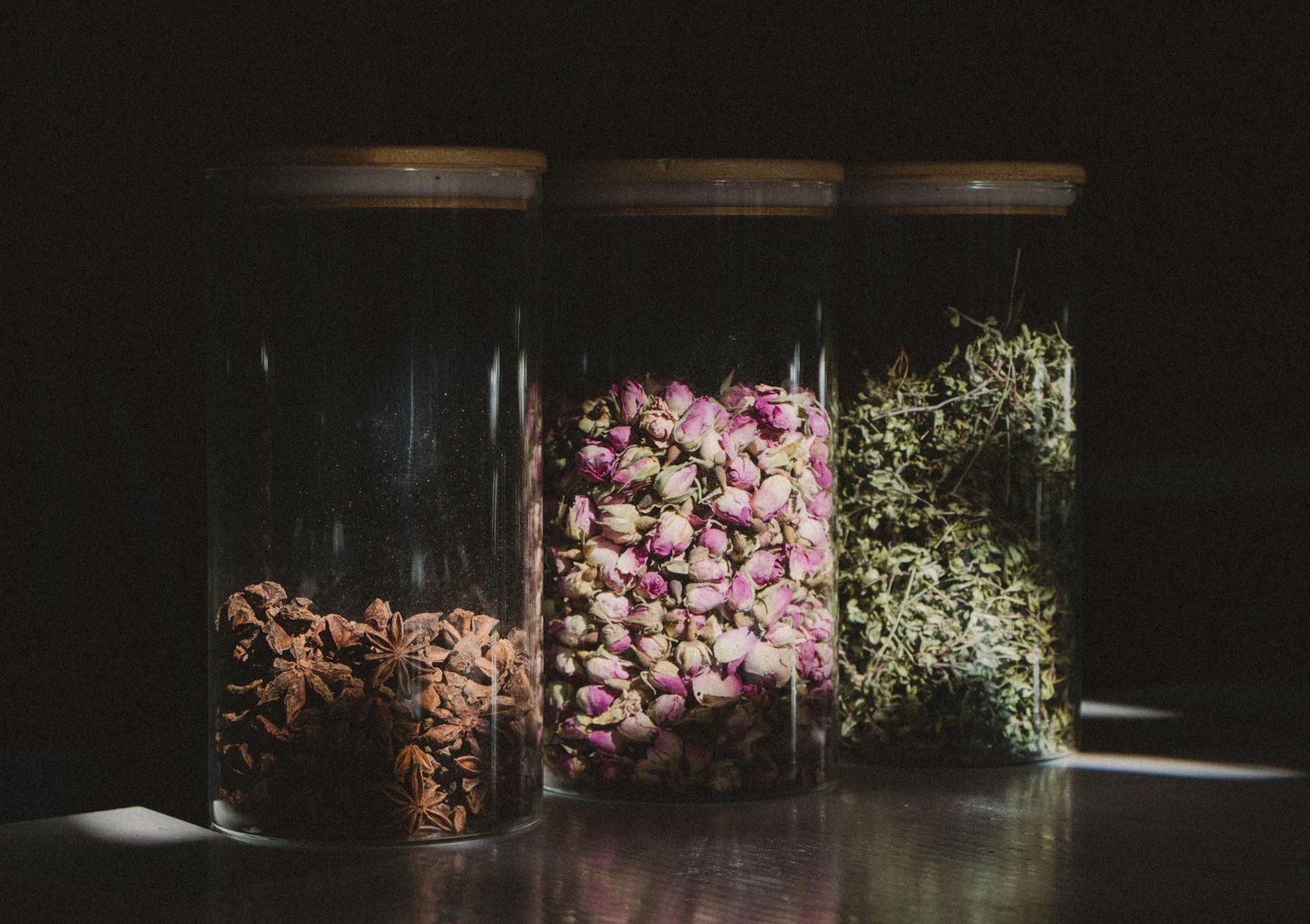 Plantes médicinales et capsules d'huile d'onagre pour la ménopause